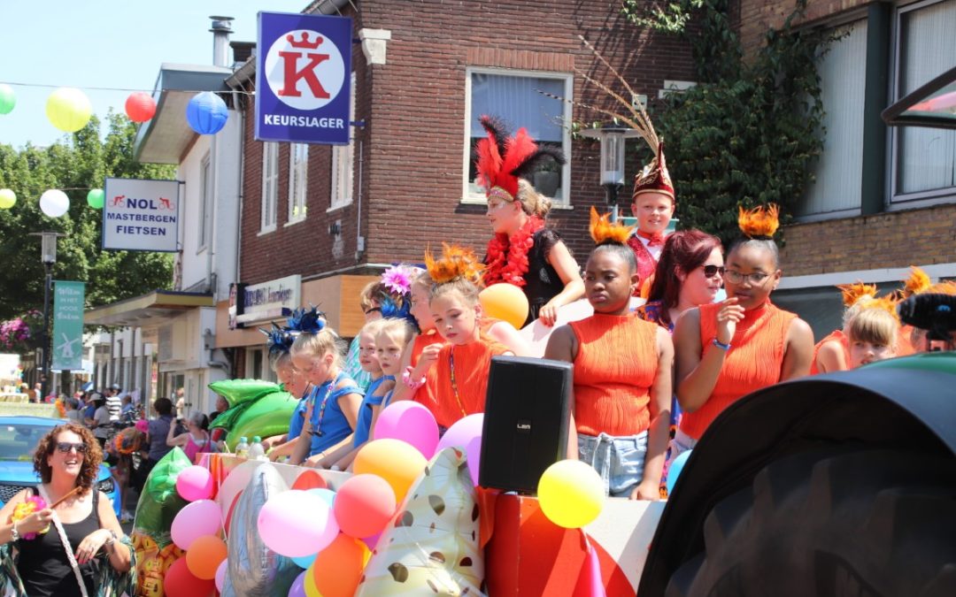 Optocht Zomercarnaval 17-06-2023 deel 1